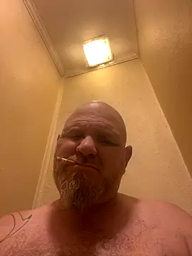 Snapshot of mrscum4u chatting on 12/04/24, 02:09 mrscum4u online show from 12/04/24, 02:09