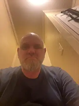 Snapshot of mrscum4u chatting on 01/05/25, 03:00 mrscum4u online show from 01/05/25, 03:00