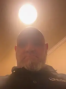 Snapshot of mrscum4u chatting on 10/24/25, 04:09 mrscum4u online show from 10/24/25, 04:09