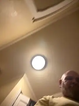 Snapshot of mrscum4u chatting on 10/31/25, 02:12 mrscum4u online show from 10/31/25, 02:12