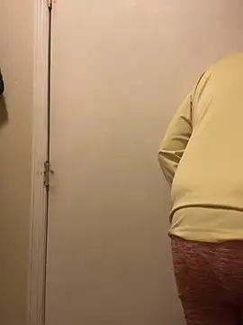 Snapshot of mrscum4u chatting on 11/13/25, 02:21 mrscum4u online show from 11/13/25, 02:21