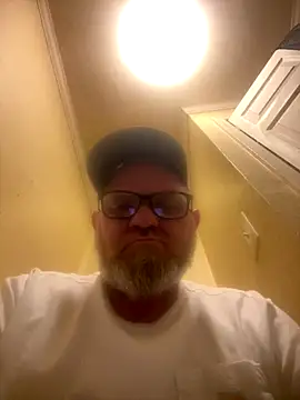 Snapshot of mrscum4u chatting on 12/13/25, 08:25 mrscum4u online show from 12/13/25, 08:25