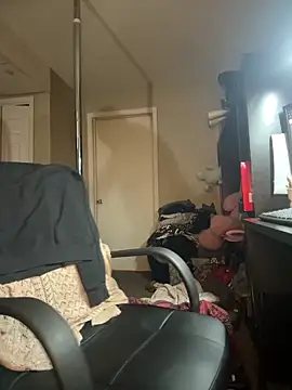 Snapshot of mrscum4u chatting on 02/14/26, 02:47 mrscum4u online show from 02/14/26, 02:47