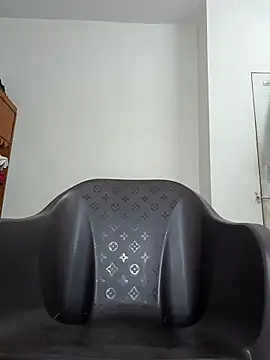 Snapshot of _surbhi_ chatting on 10/04/25, 07:06 surbhi online show from 10/04/25, 07:06