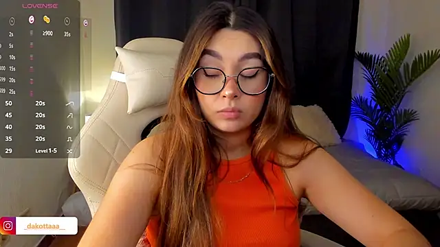 dakottaa  online show from 09/15/25, 11:27