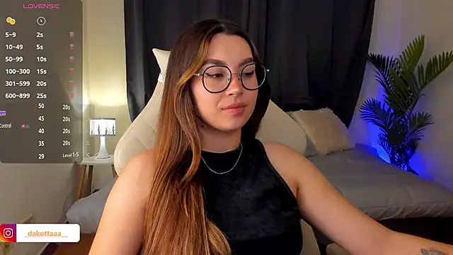 dakottaa  online show from 09/18/25, 11:18