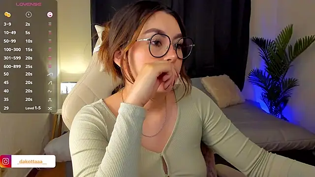 dakottaa  online show from 09/19/25, 11:27