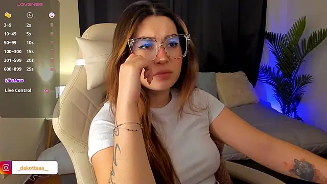 dakottaa  online show from 11/06/25, 11:15