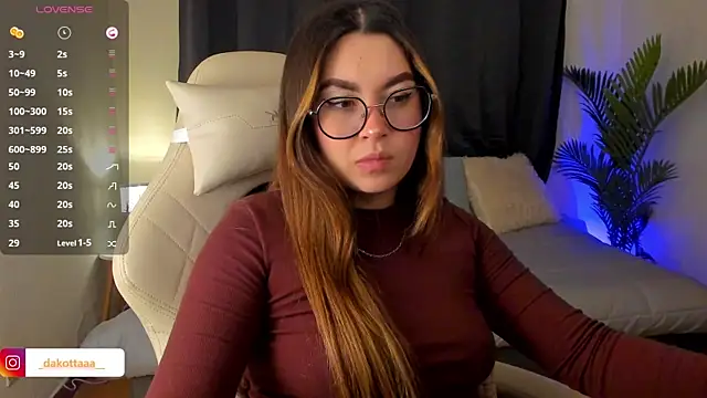 dakottaa  online show from 11/07/25, 11:38