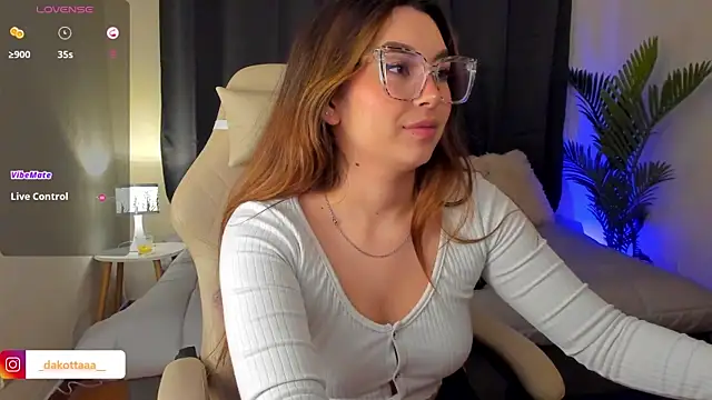 dakottaa  online show from 11/11/25, 11:38