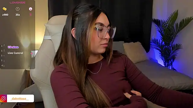 dakottaa  online show from 11/25/25, 11:38