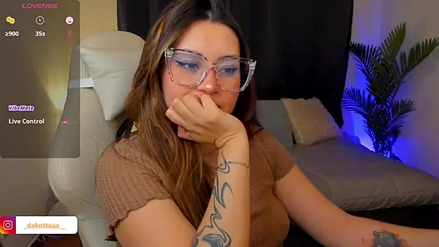 dakottaa  online show from 11/29/25, 11:41