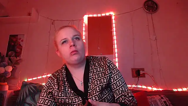 Snapshot of Karolina_love_ chatting on 01/09/25, 11:34 Karolina love online show from 01/09/25, 11:34