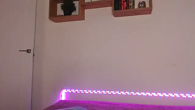 Snapshot of Karolina_love_ chatting on 11/23/25, 05:35 Karolina love online show from 11/23/25, 05:35