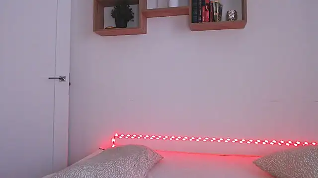 Snapshot of Karolina_love_ chatting on 01/11/26, 11:48 Karolina love online show from 01/11/26, 11:48