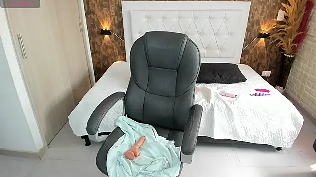 Snapshot of kitty__horny chatting on 01/29/25, 05:35 kitty horny online show from 01/29/25, 05:35