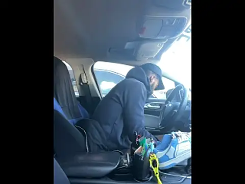 Snapshot of fulsome_change223 chatting on 10/21/25, 05:24 fulsome change223 online show from 10/21/25, 05:24