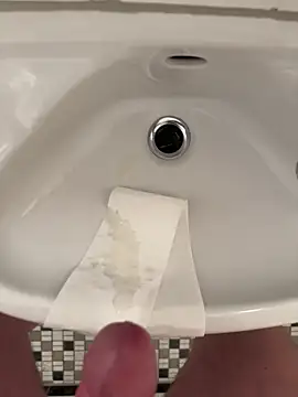 Snapshot of Adis1984Ger chatting on 02/17/25, 11:20 Adis1984Ger online show from 02/17/25, 11:20