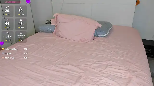 Snapshot of xonicxo chatting on 12/09/24, 03:22 xonicxo online show from 12/09/24, 03:22