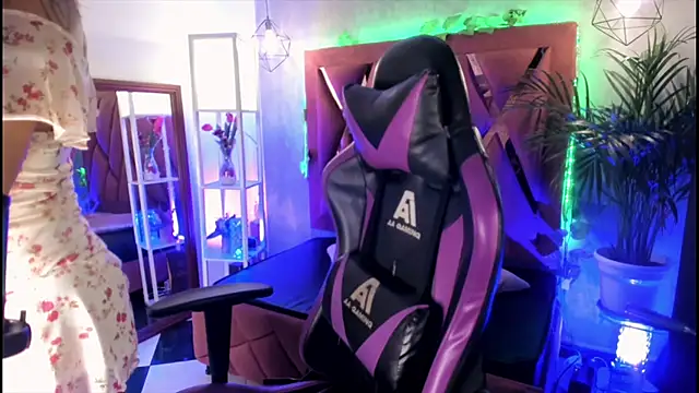 Snapshot of Megan_inked chatting on 02/19/25, 03:50 Megan inked online show from 02/19/25, 03:50