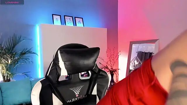 Snapshot of Megan_inked chatting on 09/12/25, 02:55 Megan inked online show from 09/12/25, 02:55