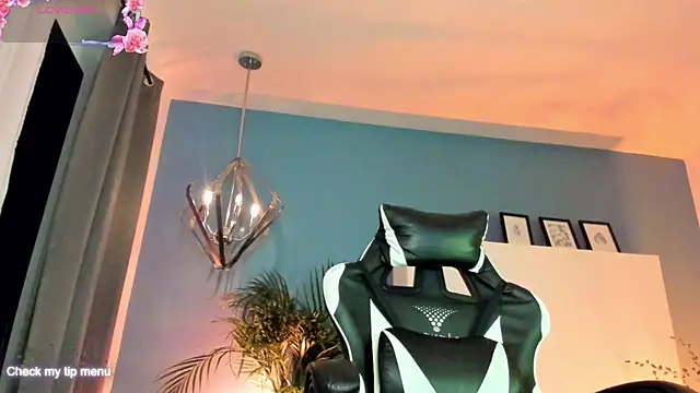 Snapshot of Megan_inked chatting on 10/01/25, 03:01 Megan inked online show from 10/01/25, 03:01