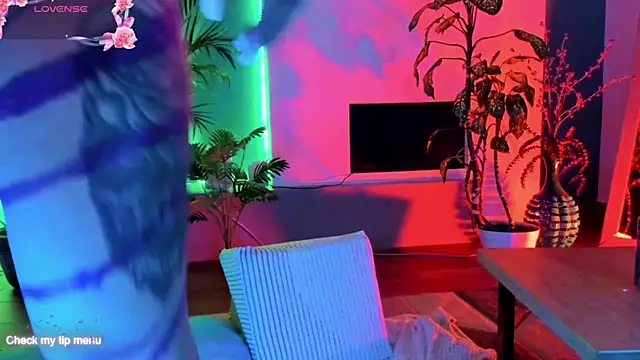 Snapshot of Megan_inked chatting on 10/04/25, 03:37 Megan inked online show from 10/04/25, 03:37