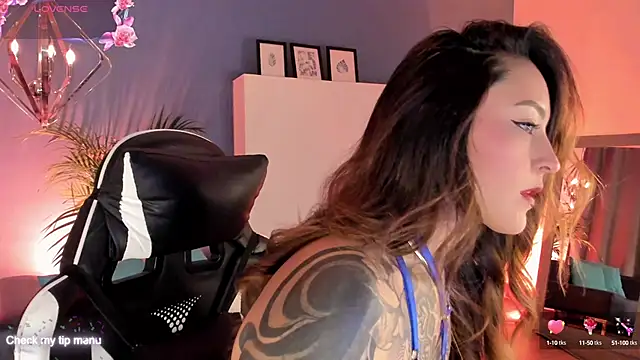 Snapshot of Megan_inked chatting on 10/21/25, 03:07 Megan inked online show from 10/21/25, 03:07