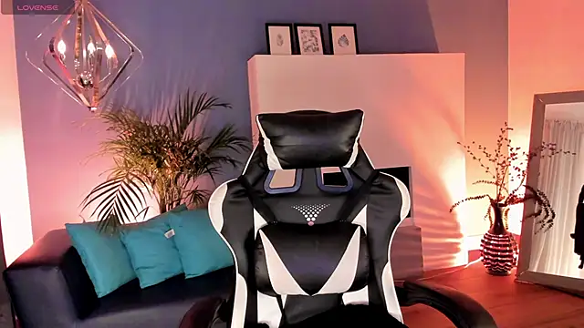 Snapshot of Megan_inked chatting on 10/30/25, 03:41 Megan inked online show from 10/30/25, 03:41