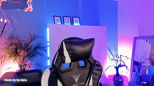 Snapshot of Megan_inked chatting on 11/17/25, 02:50 Megan inked online show from 11/17/25, 02:50