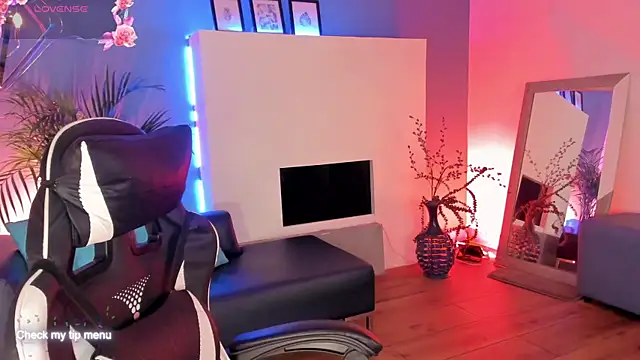 Snapshot of Megan_inked chatting on 11/28/25, 03:31 Megan inked online show from 11/28/25, 03:31