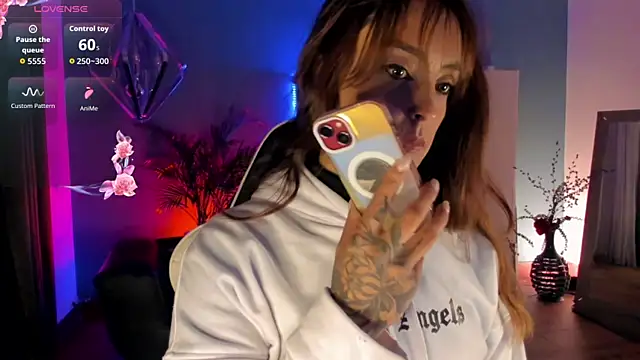 Snapshot of Megan_inked chatting on 06/26/26, 03:44 Megan inked online show from 06/26/26, 03:44