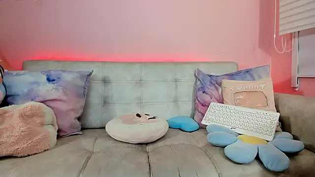 tinysara online show from 05/02/26, 04:34