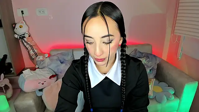 tinysara online show from 05/09/26, 04:34
