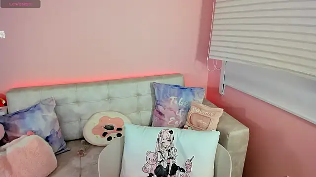 tinysara online show from 06/12/26, 04:39