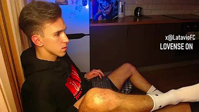 Snapshot of Midnighter_ chatting on 10/29/25, 01:19 Midnighter  online show from 10/29/25, 01:19