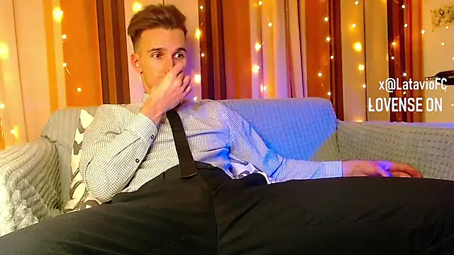 Midnighter  online show from 12/14/25, 05:29