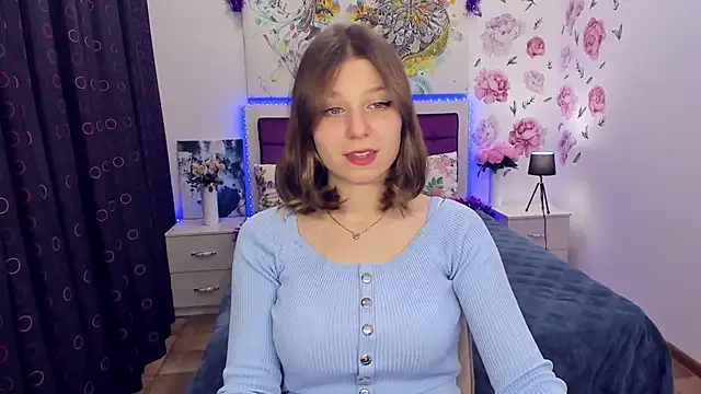 Snapshot of RinaMoore chatting on 01/03/25, 12:30 RinaMoore online show from 01/03/25, 12:30