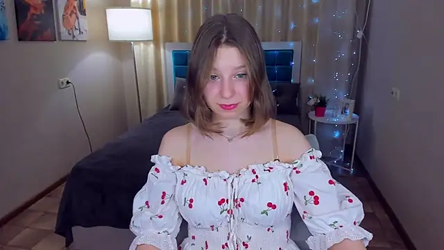 Snapshot of RinaMoore chatting on 02/08/25, 01:01 RinaMoore online show from 02/08/25, 01:01