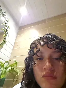 Snapshot of megan_doll2 chatting on 01/11/26, 12:04 megan doll2 online show from 01/11/26, 12:04