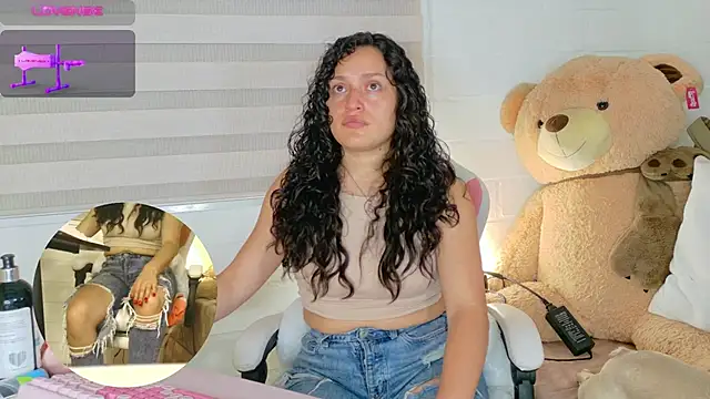 Snapshot of megan_doll2 chatting on 04/30/26, 11:09 megan doll2 online show from 04/30/26, 11:09