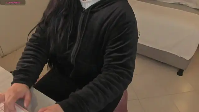 scarlet miller1 online show from 10/22/25, 11:43