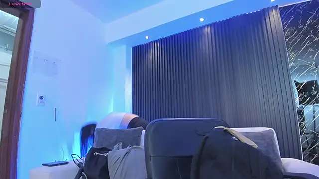 charlottewhitte online show from 02/19/25, 11:17