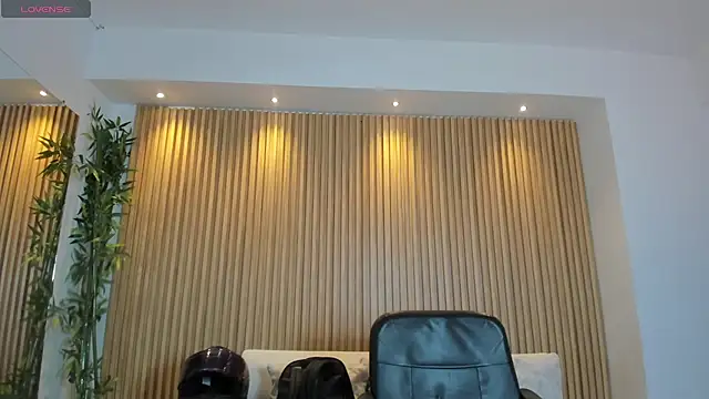 charlottewhitte online show from 10/24/25, 11:39