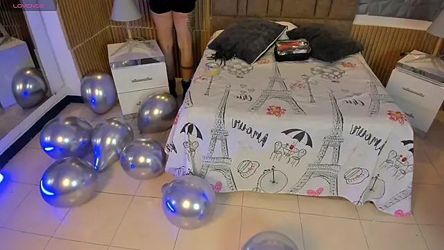 charlottewhitte online show from 10/31/25, 12:28