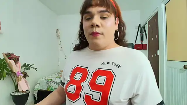 Snapshot of Violetacam_05 chatting on 03/09/26, 08:40 Violetacam 05 online show from 03/09/26, 08:40