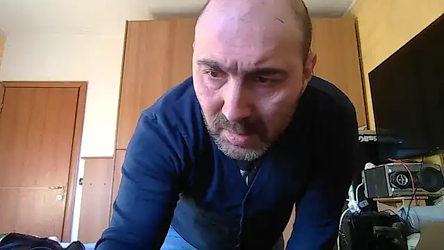 Snapshot of Analove1976 chatting on 01/11/26, 02:22 Analove1976 online show from 01/11/26, 02:22