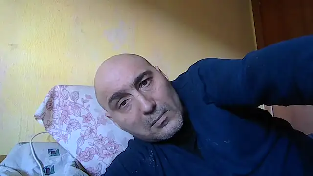 Snapshot of Analove1976 chatting on 02/15/26, 11:41 Analove1976 online show from 02/15/26, 11:41