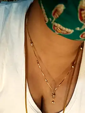 Snapshot of tuttifrutti17 chatting on 01/04/25, 05:47 tuttifrutti17 online show from 01/04/25, 05:47