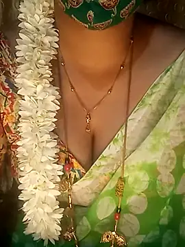 Snapshot of tuttifrutti17 chatting on 02/16/25, 05:26 tuttifrutti17 online show from 02/16/25, 05:26